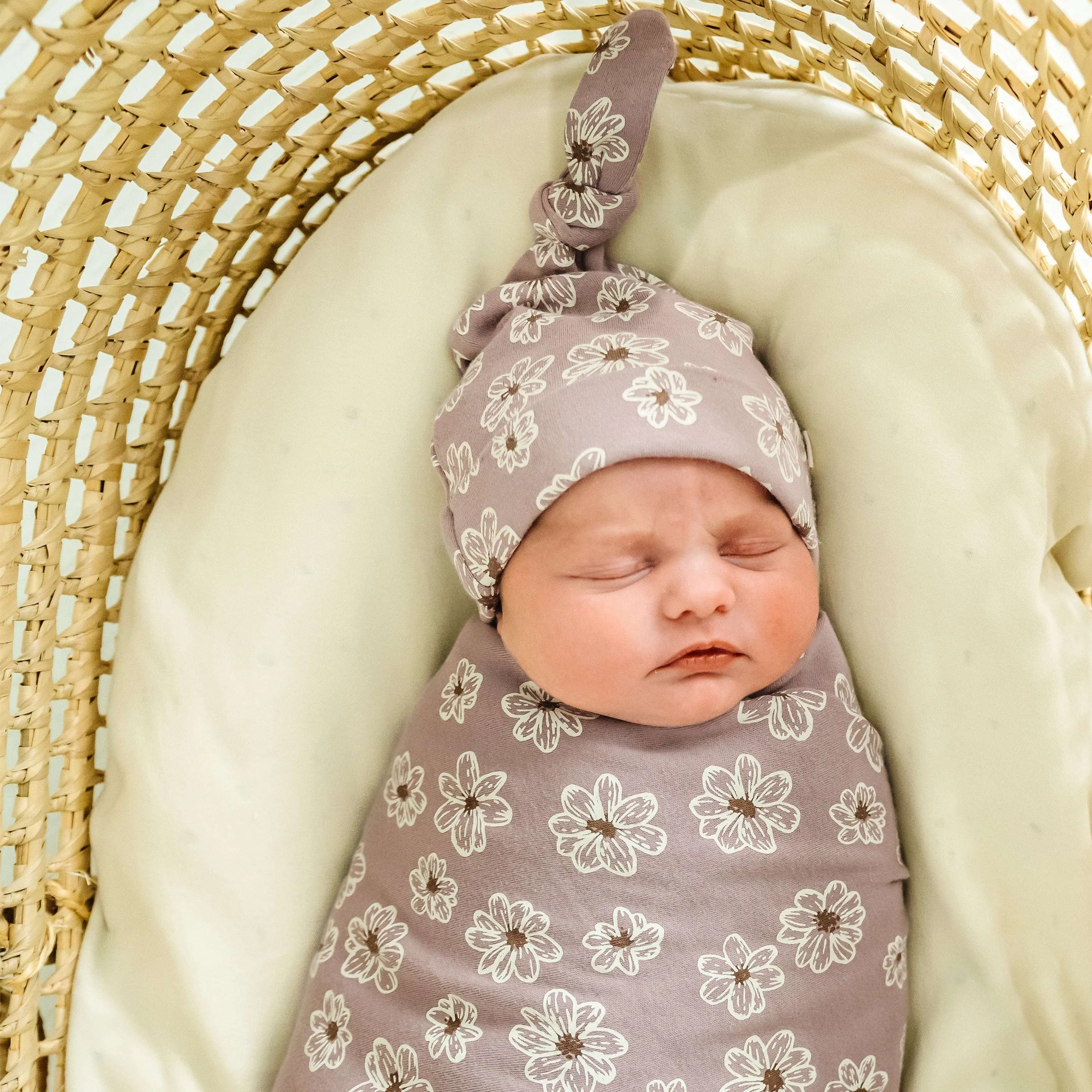 Organic Baby Swaddle Blanket & Hat | Daisies