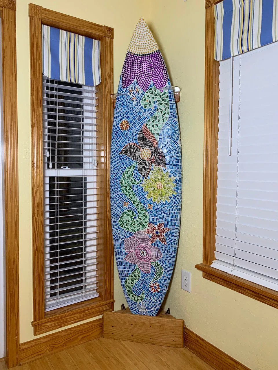 OUTLET | Maui Surfboard Display | Vertical Clear Rack | Holds 50 lbs