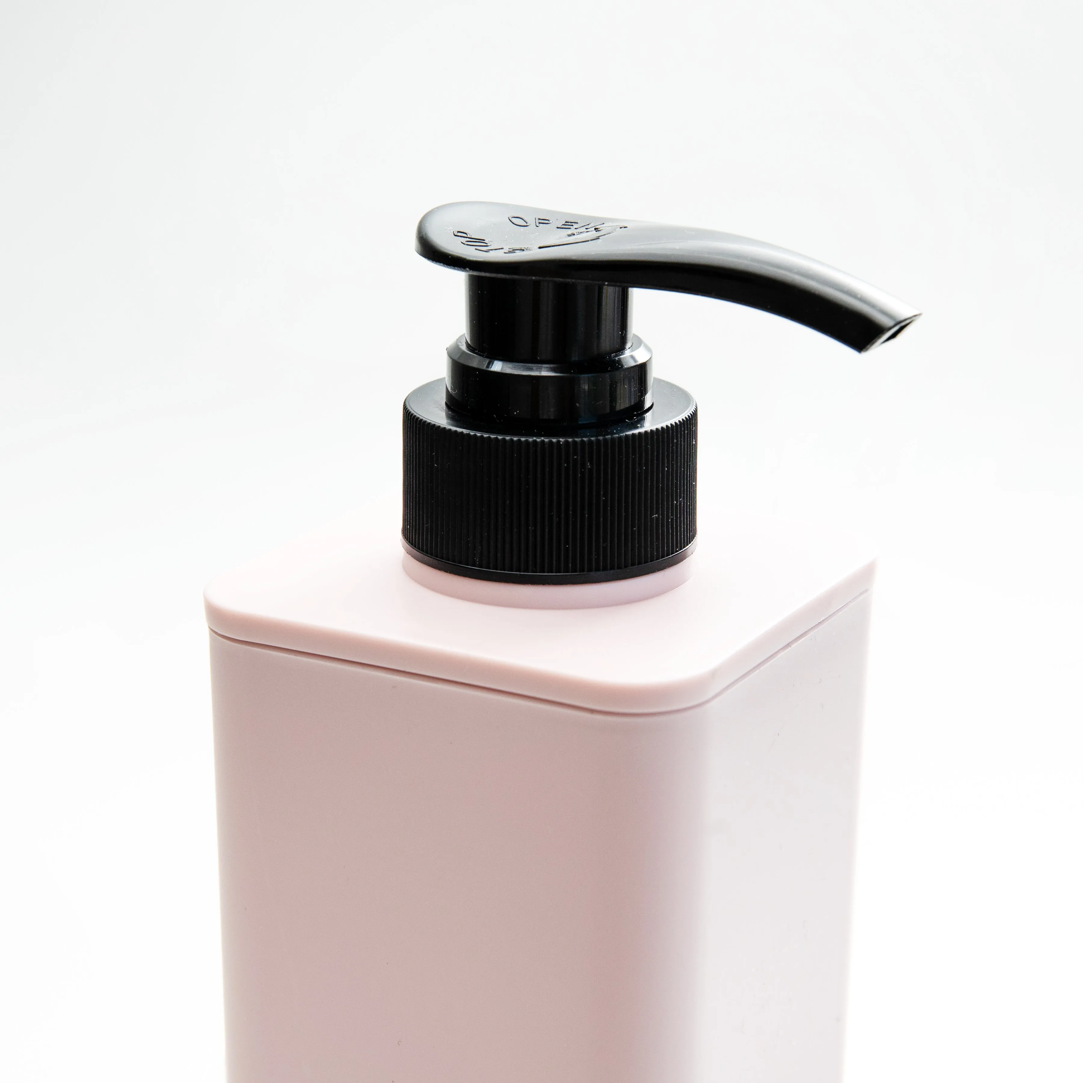 Pink Plasitc Pump Bottle (500ml)